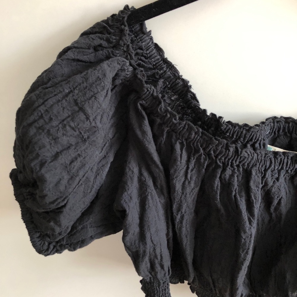 Black Ruffled Crop Top - Picture 4 of 6